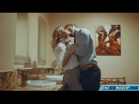 ❤️ Том биетэй шаргал үст таныг нийтийн бие засах газар уруу татах үед ❤️❌ Порно манайд mn.hentaidude.ru ️❤